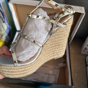 Brand new Alexandria Brandao silver and gold wedges